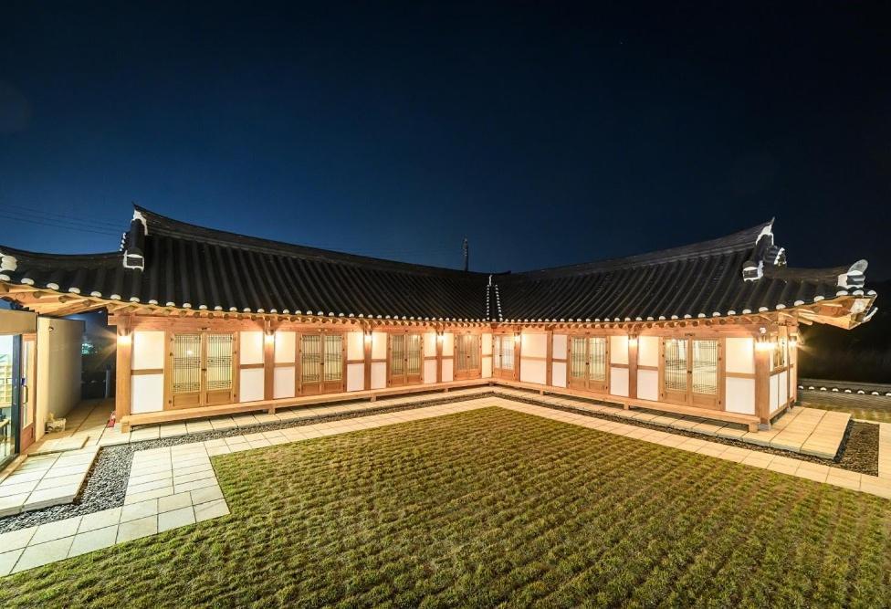 Wonhwaroo Villa Gyeongju Bagian luar foto