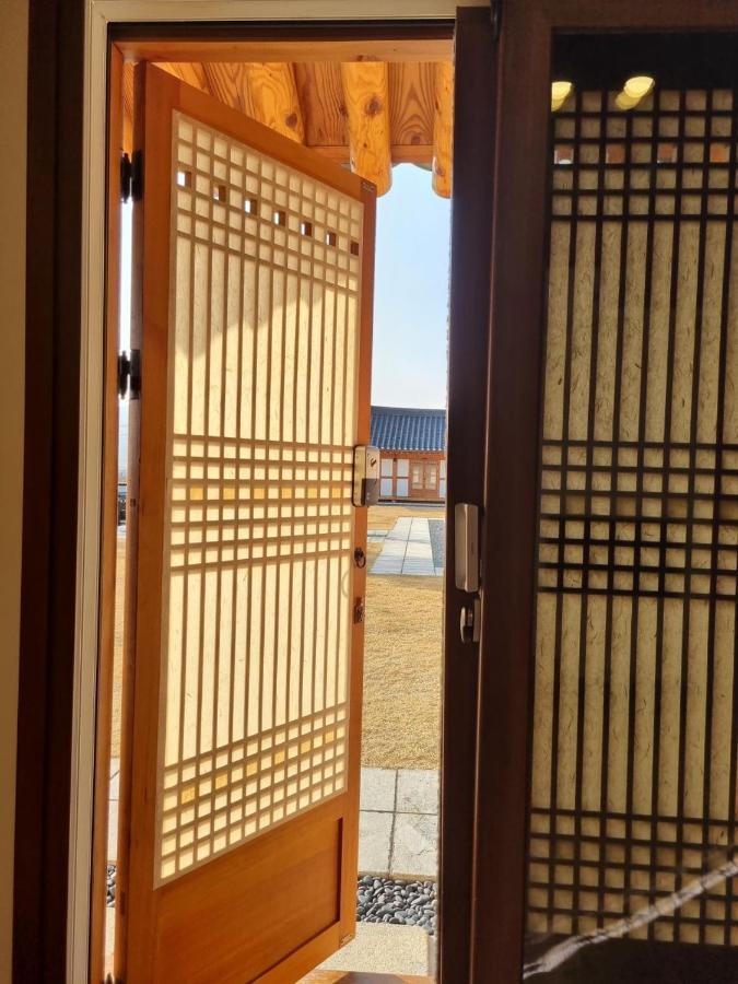 Wonhwaroo Villa Gyeongju Bagian luar foto