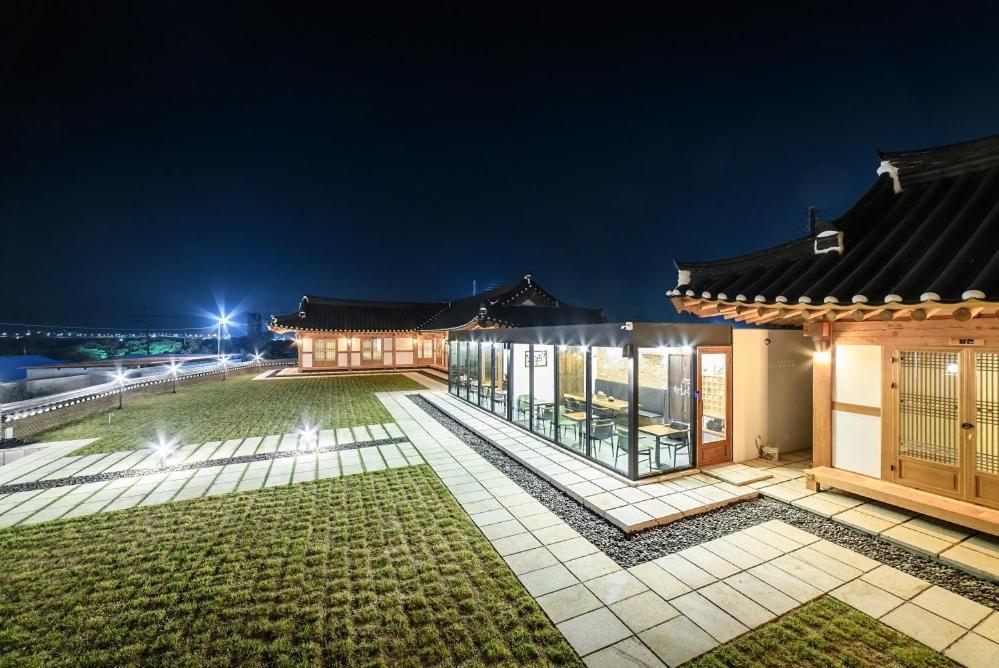 Wonhwaroo Villa Gyeongju Bagian luar foto